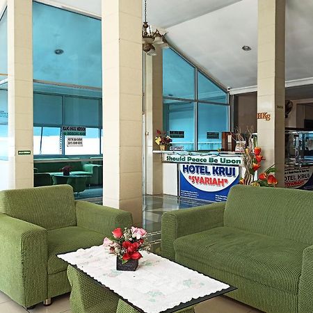 Oyo 2611 Hotel Krui Syariah Buitenkant foto