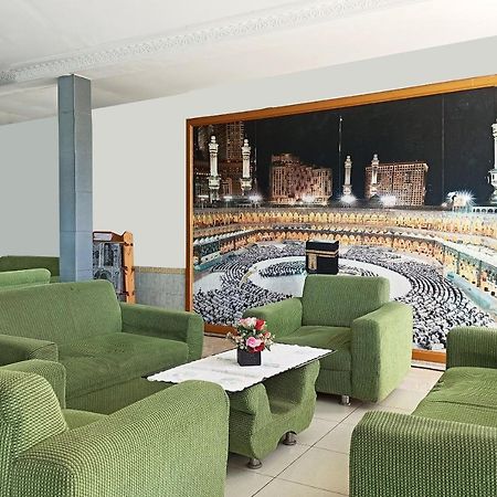 Oyo 2611 Hotel Krui Syariah Buitenkant foto