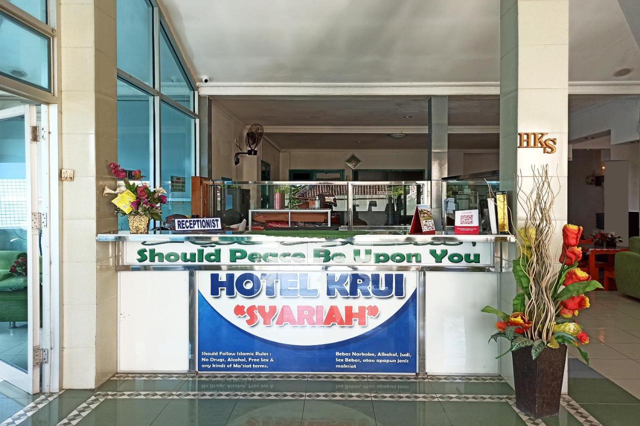Oyo 2611 Hotel Krui Syariah Buitenkant foto