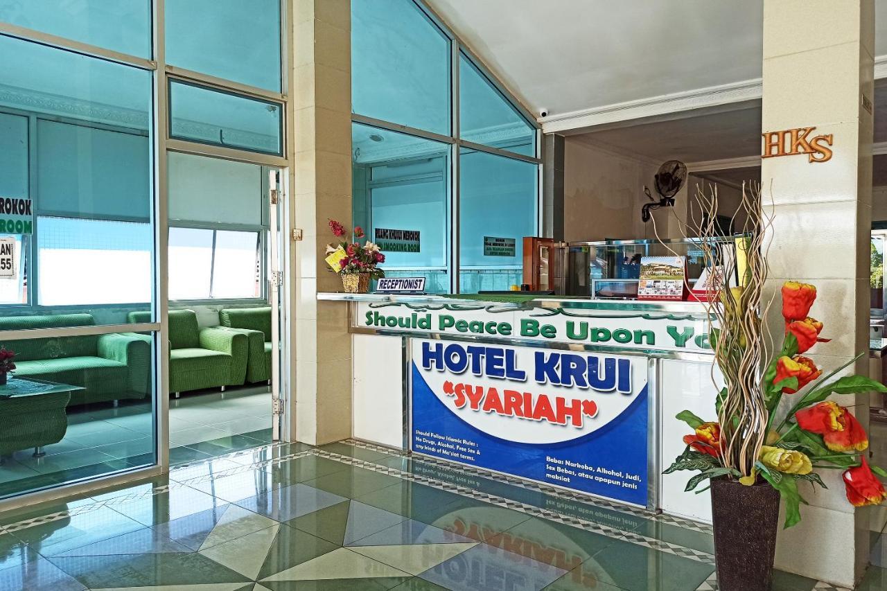 Oyo 2611 Hotel Krui Syariah Buitenkant foto