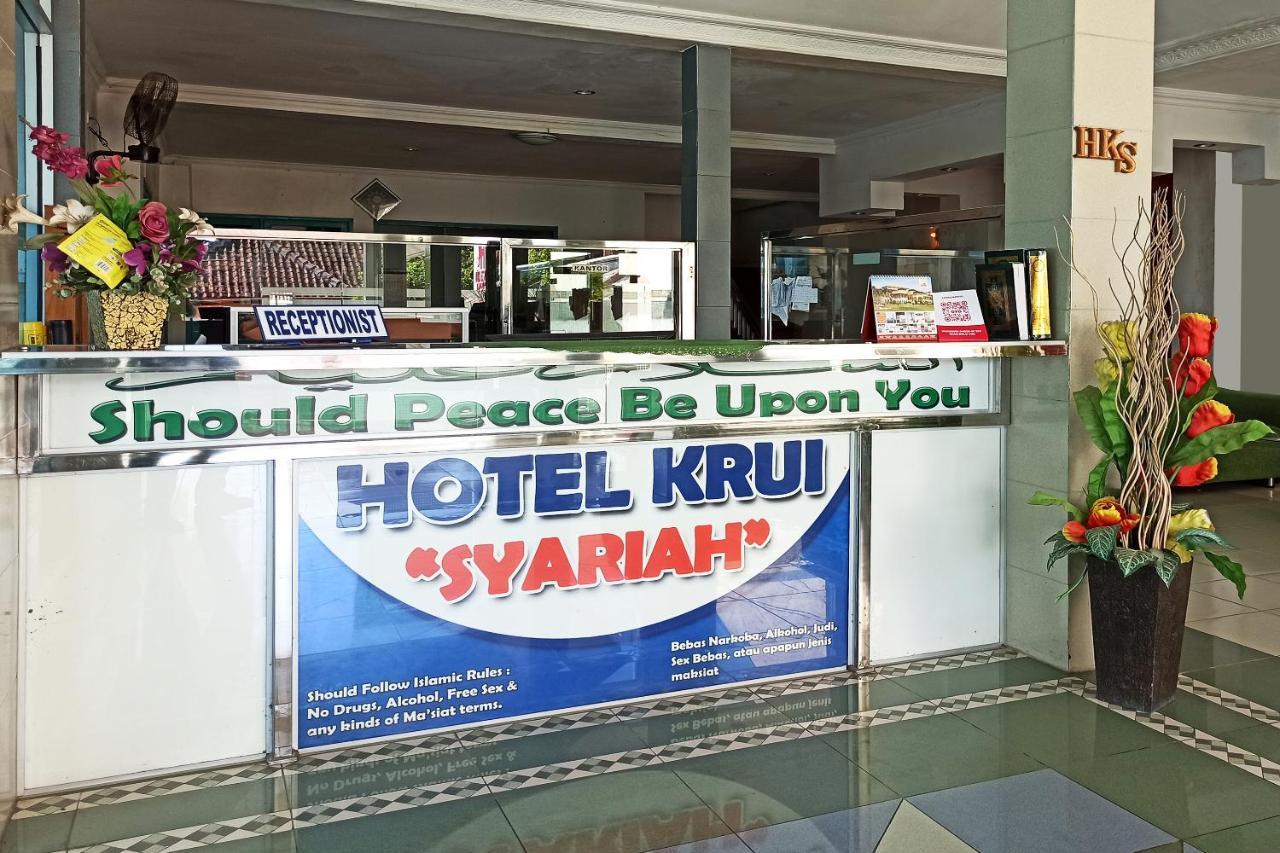 Oyo 2611 Hotel Krui Syariah Buitenkant foto