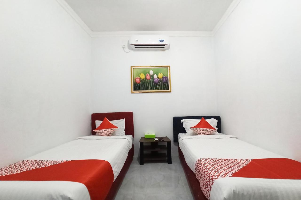 Oyo 2611 Hotel Krui Syariah Buitenkant foto